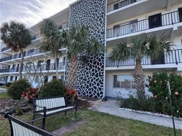 4906 Victoria DR , Unit 108, CAPE CORAL, FL 33904