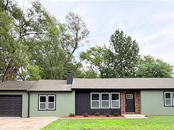 605 NE Douglas Street, Lee's Summit, MO 64063