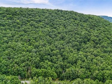 Dug Road , Naples, NY 14512