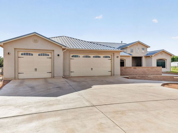 134 Orona Road , Los Lunas, NM 87031