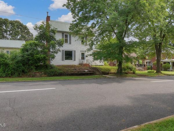 509 East Unaka Avenue, Johnson City, TN 37601