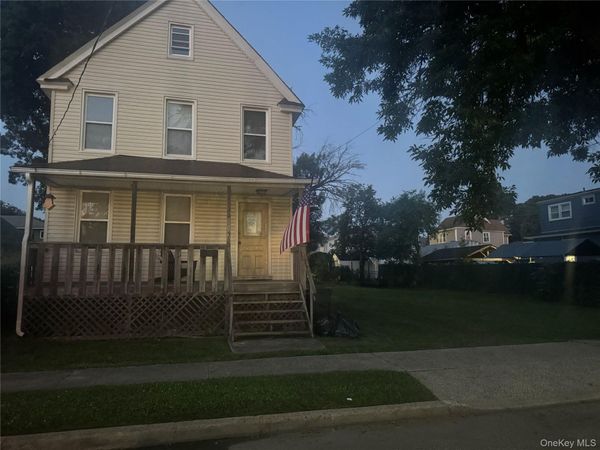 16 Star Place , Freeport, NY 11520