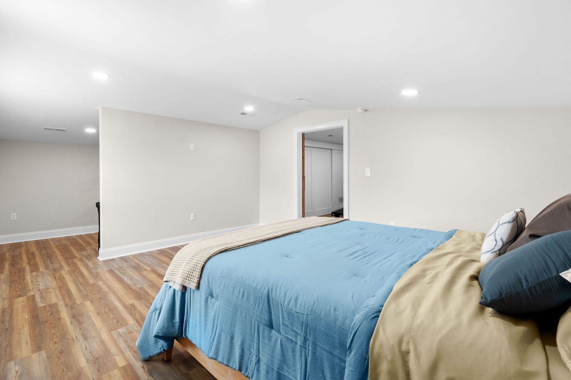 5790 Friendship Ln.  Photo 4