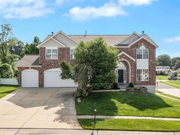 826 Summit Glen Court, Fenton, MO 63026