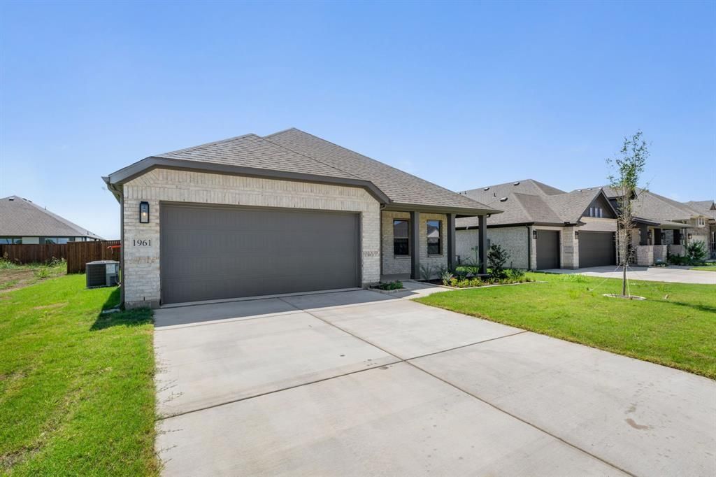 1961 Daybreak Drive, Venus, TX 76009 Main Photo