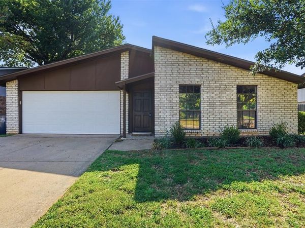 2711 Treeview Drive, Arlington, TX 76016