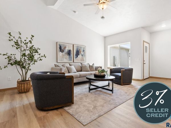 2412 E Jetty Pl, Sioux Falls, SD 57108