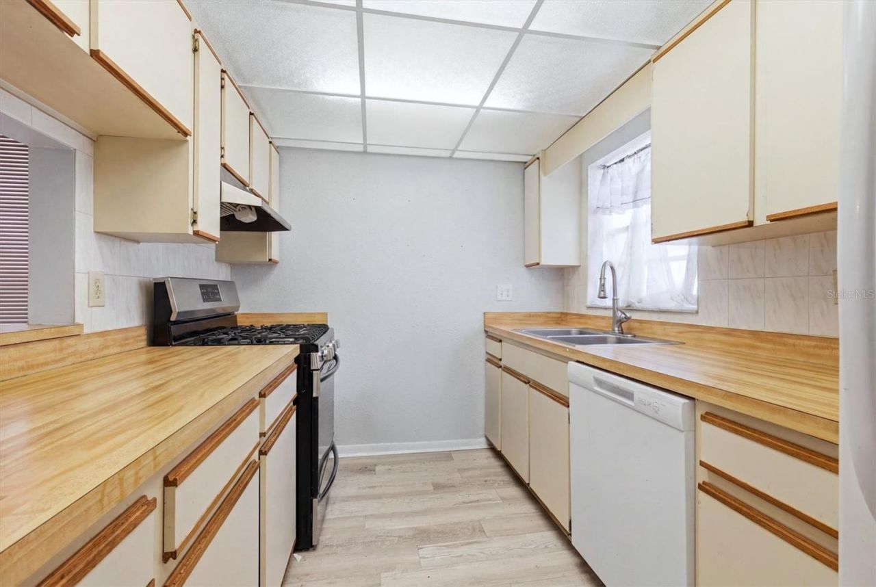 5063 Village Gardens Drive, Unit 9, Sarasota, FL 34234 Photo