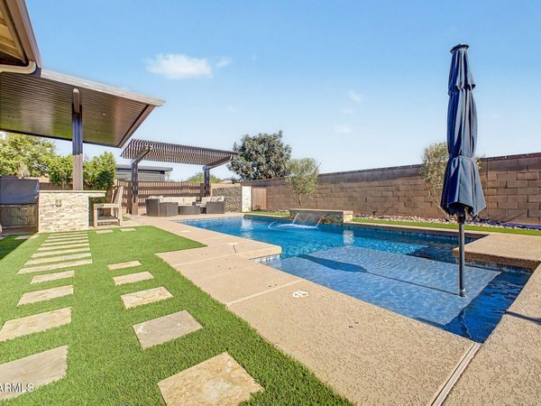 18989 E WALNUT Court, Queen Creek, AZ 85142