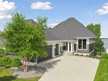 161 Lakeshore Circle, Waconia, MN 55387