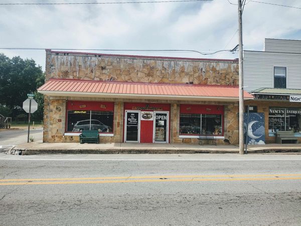 223 west Main , Mountain View, AR 72560