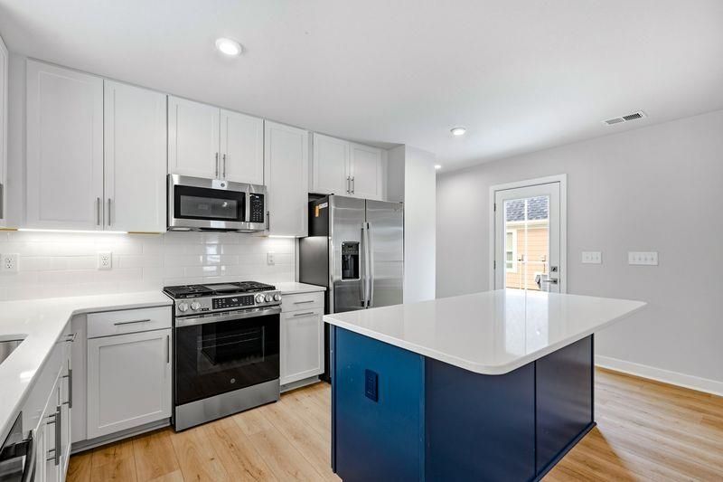 2752 Rowyn St.  Photo 8