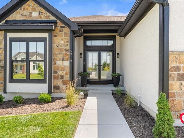 9717 Ingrid Street, De Soto, KS 66018