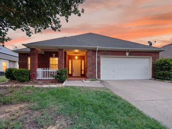 710 Bowie Lane , Mansfield, TX 76063