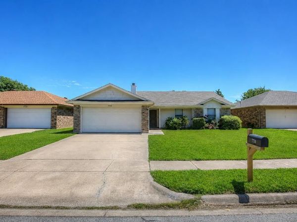 7724 Pebblebrook Drive, Watauga, TX 76148