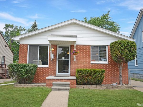 310 W Sonoma Avenue, Hazel Park, Mi 48030