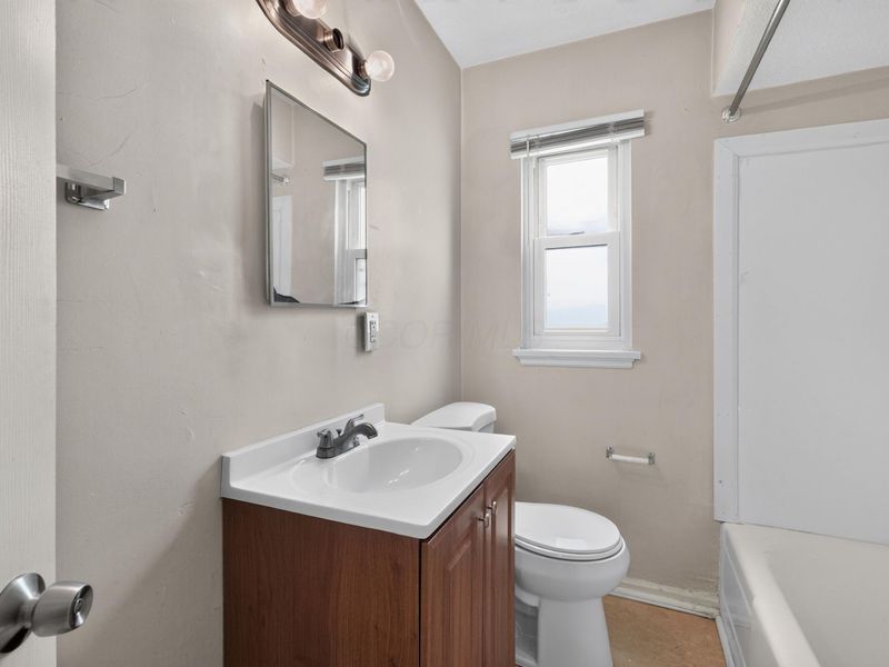 221 N Kellner Road , Columbus, OH 43209 Photo 16