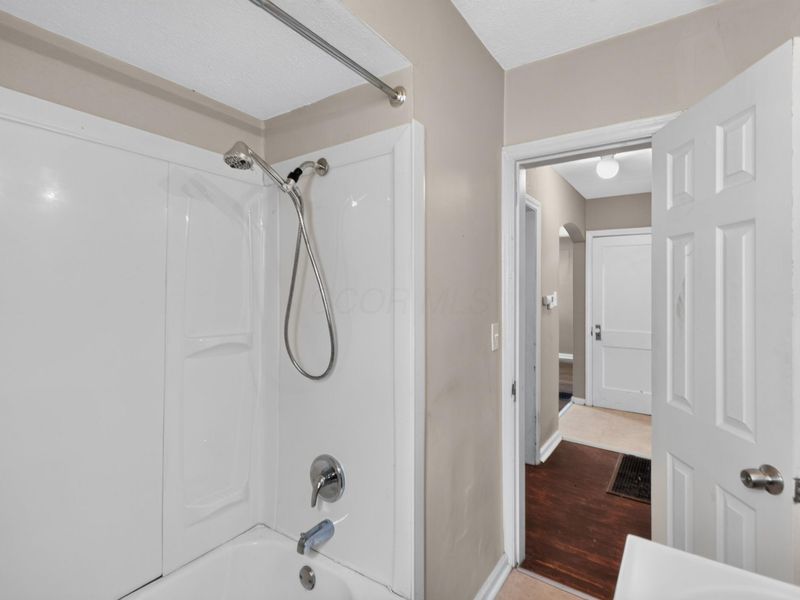221 N Kellner Road , Columbus, OH 43209 Photo 17