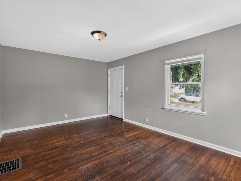 221 N Kellner Road , Columbus, OH 43209 Photo 5