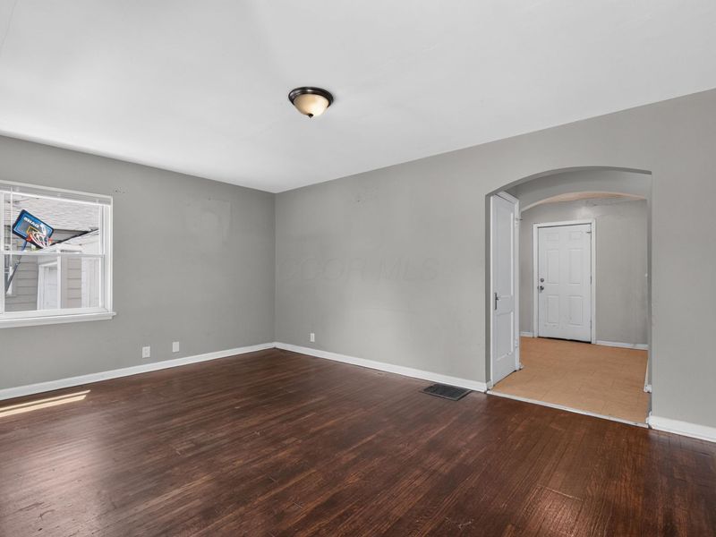 221 N Kellner Road , Columbus, OH 43209 Photo 6