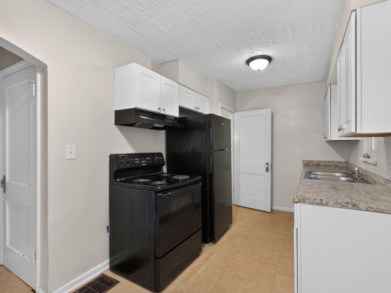 221 N Kellner Road , Columbus, OH 43209 Photo 9