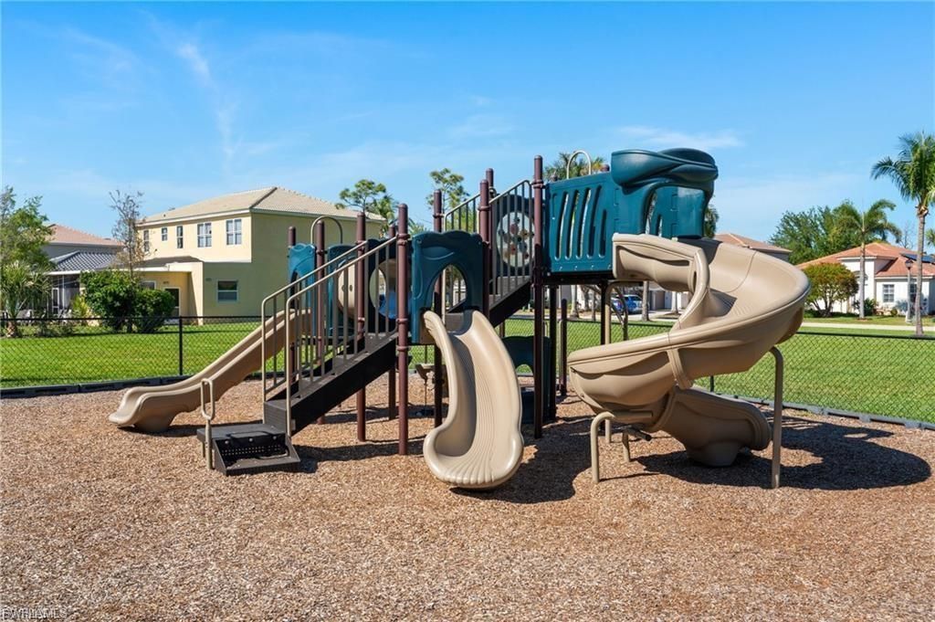 2493 Keystone Lake Dr, Cape Coral, FL 33909 Photo