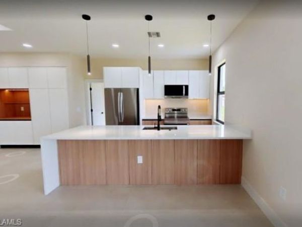 810 Carlfield AVE , LEHIGH ACRES, FL 33971