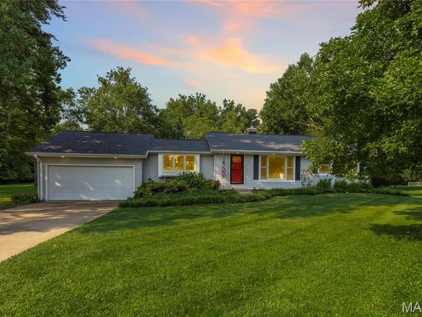 200 Brookside Lane, Ballwin, MO 63021