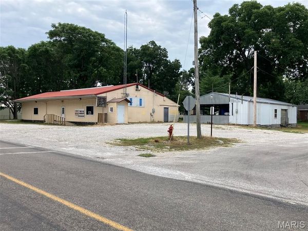 584 Il Route 143 , Pocahontas, IL 62275