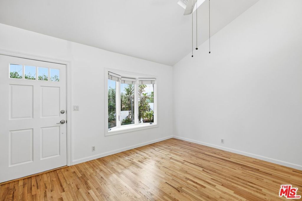 325 Vernon Avenue, Unit 4, Venice, CA 90291 Main Photo