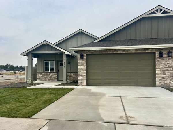 995 N 15th St, Payette, ID 83661