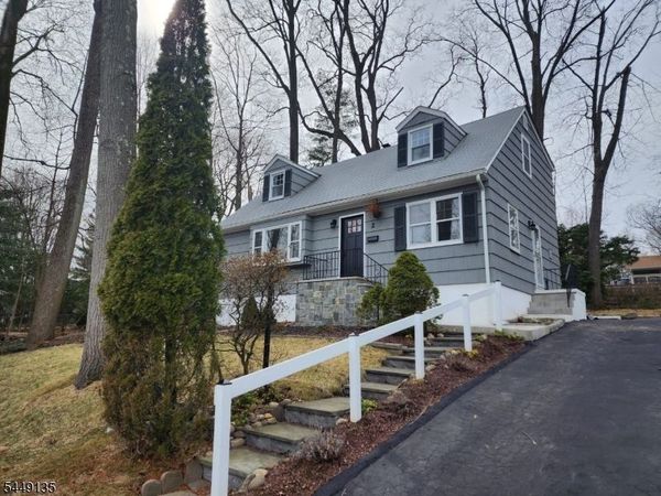 2 Brady St, Waldwick, NJ 07463