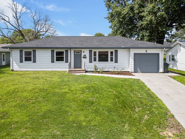 1902 W 38th Street , Davenport, IA 52806