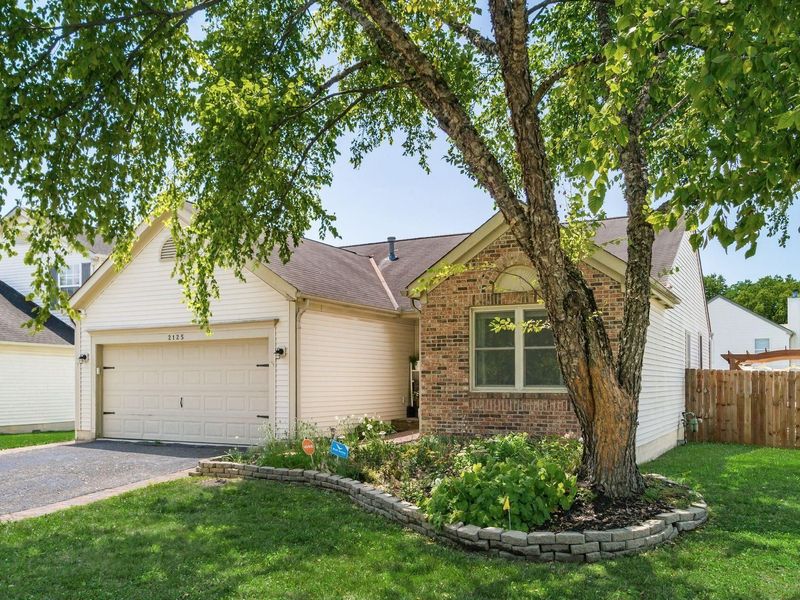 2125 Kingsglen Drive, Grove City, OH 43123 Photo 1