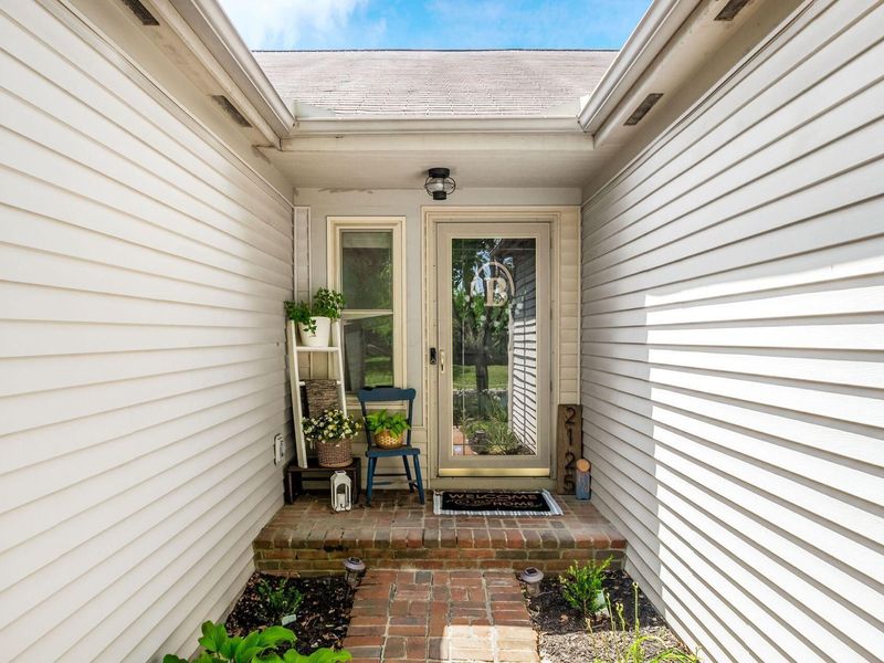 2125 Kingsglen Drive, Grove City, OH 43123 Photo 3