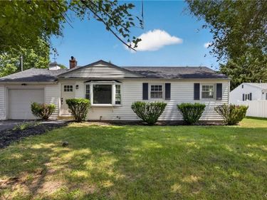 102 Sunnyfield Road , Camillus, NY 13031