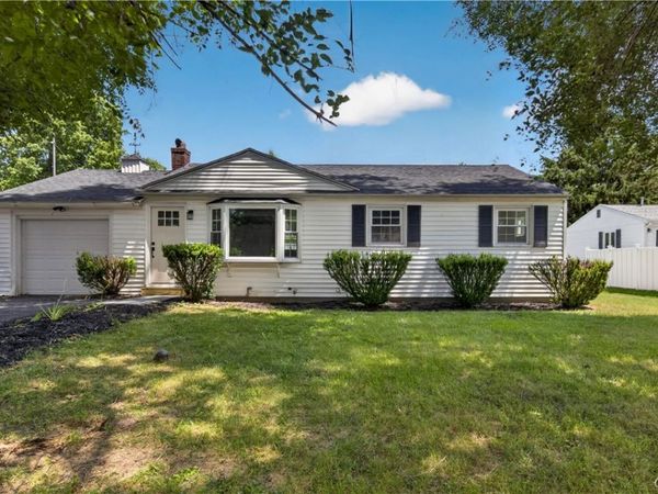 102 Sunnyfield Road, Camillus, NY 13031