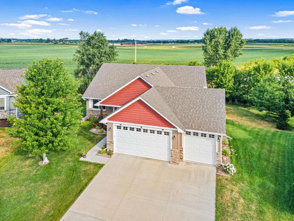 914 Prestwick Drive , Belle Plaine, MN 56011