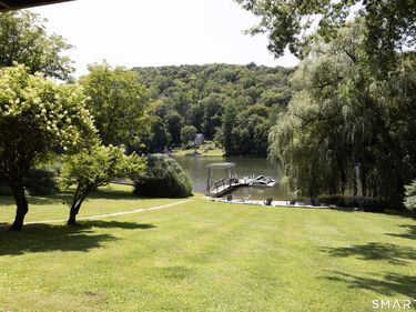18 Pinewood, Sherman, CT 06784