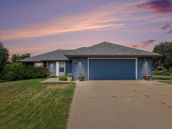 1805 S Cranston Cir, Sioux Falls, SD 57106