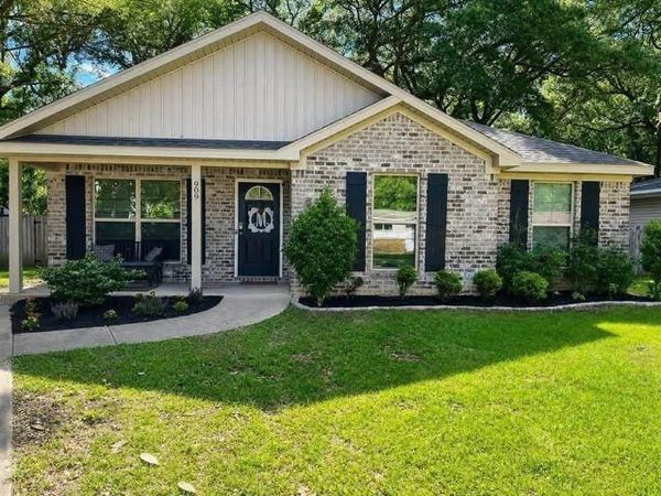 909 Myra Street , Saraland, AL 36571