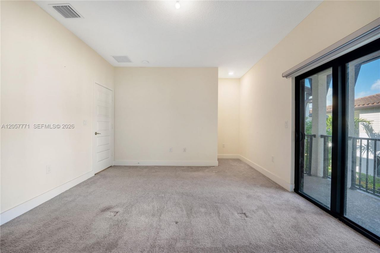 4733 NW 83rd Pkwy , Doral, FL 33166 Photo