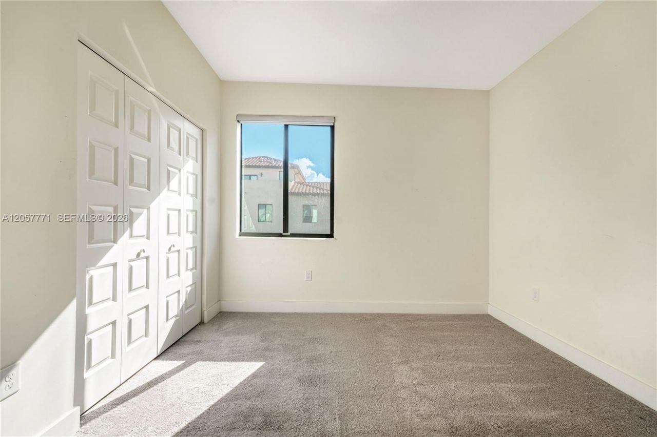 4733 NW 83rd Pkwy , Doral, FL 33166 Photo