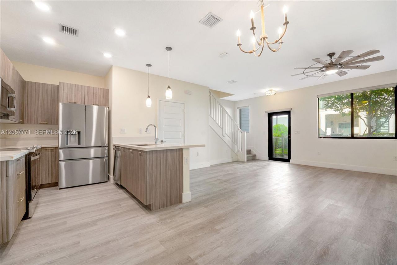 4733 NW 83rd Pkwy , Doral, FL 33166 Photo