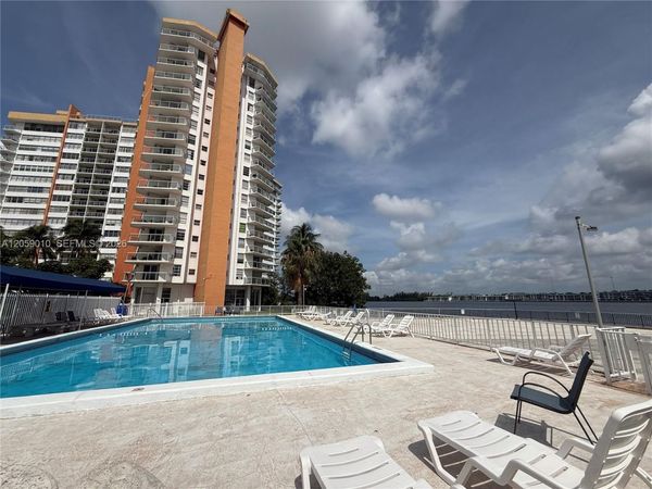 1351 NE Miami Gardens Dr, Unit 1215E, Miami, FL 33179