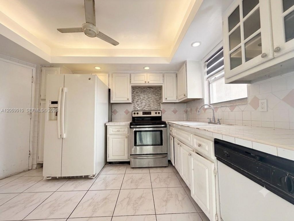 1351 NE Miami Gardens Dr, Unit 1215E, Miami, FL 33179 Photo