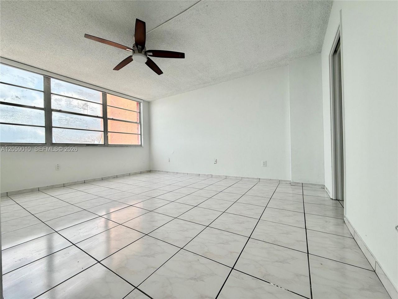 1351 NE Miami Gardens Dr, Unit 1215E, Miami, FL 33179 Photo