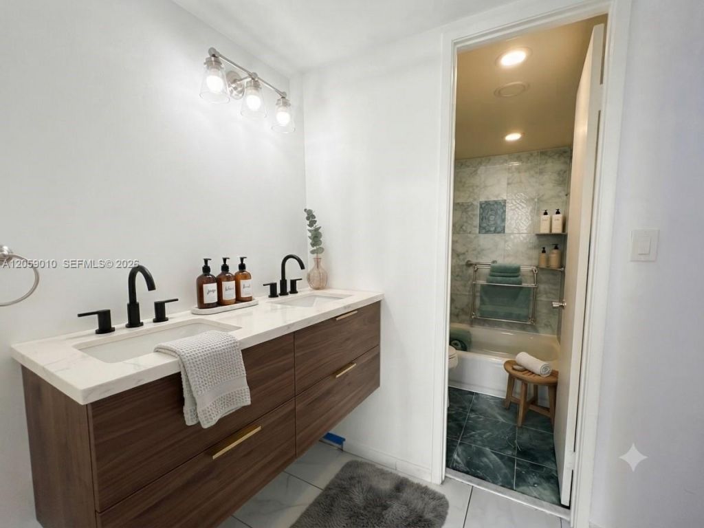 1351 NE Miami Gardens Dr, Unit 1215E, Miami, FL 33179 Photo