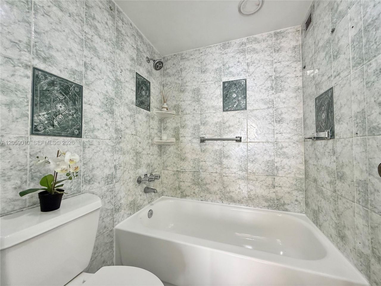 1351 NE Miami Gardens Dr, Unit 1215E, Miami, FL 33179 Photo