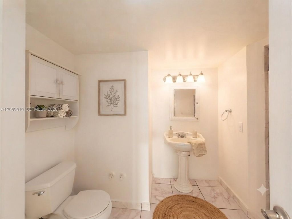 1351 NE Miami Gardens Dr, Unit 1215E, Miami, FL 33179 Photo